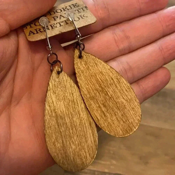 Earrings - Picture 4 of 4